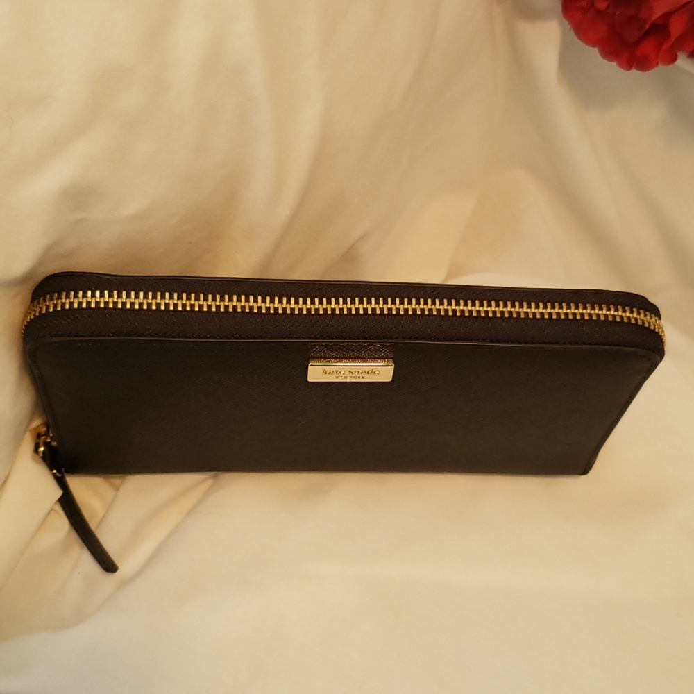 Kate Spade ♠️  Black Laurel Way Zip Around Wallet